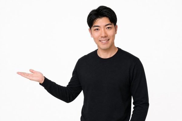 笑顔で案内する男性(白背景)