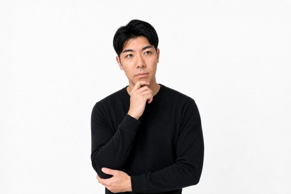 考え事をする男性(白背景)