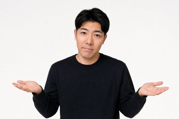 お手上げのポーズをする男性(白背景)